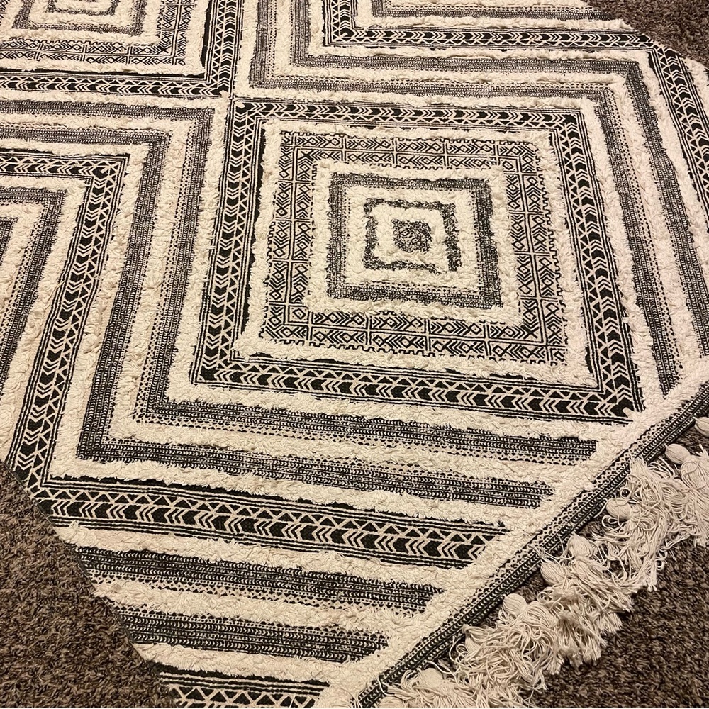 NWT - BOHO RUG - Picture 1 of 10